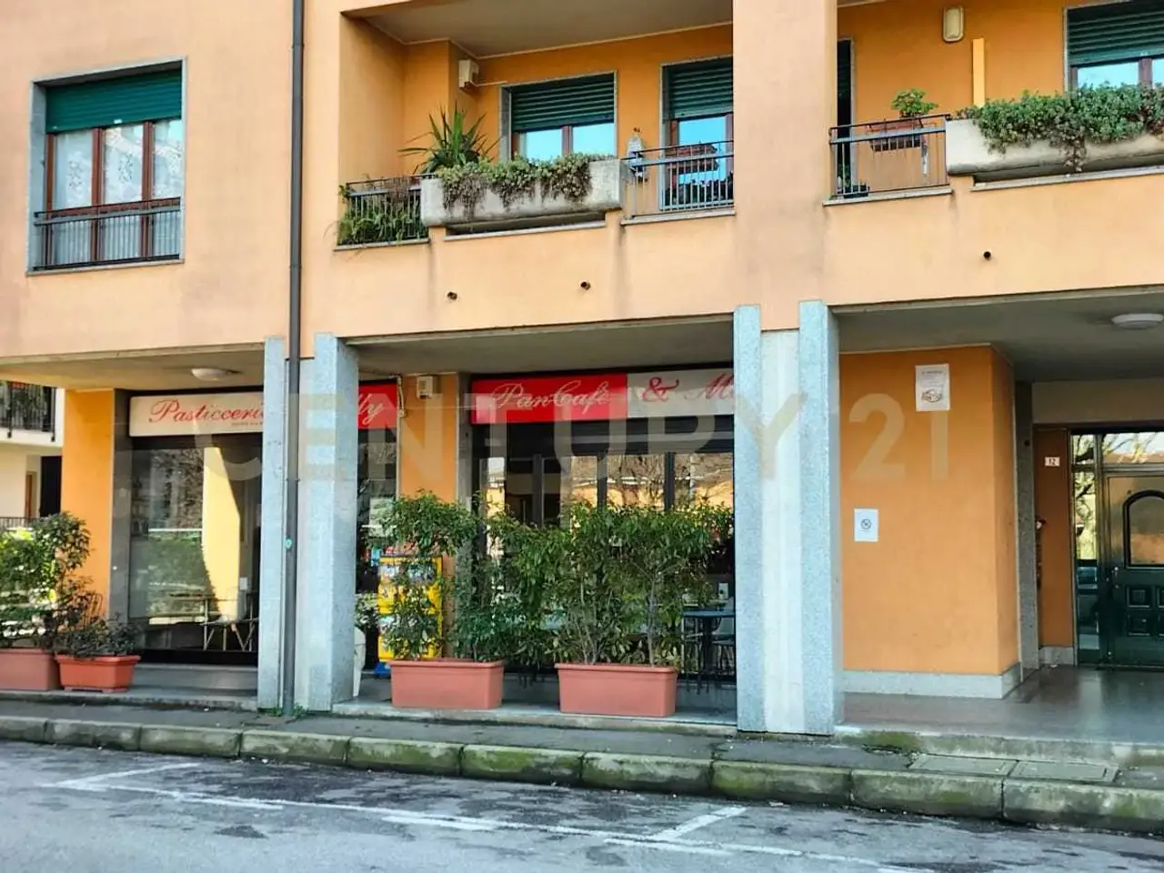 Negozio in Piazza della Libertà 12, Vanzago, {3} - Foto 1