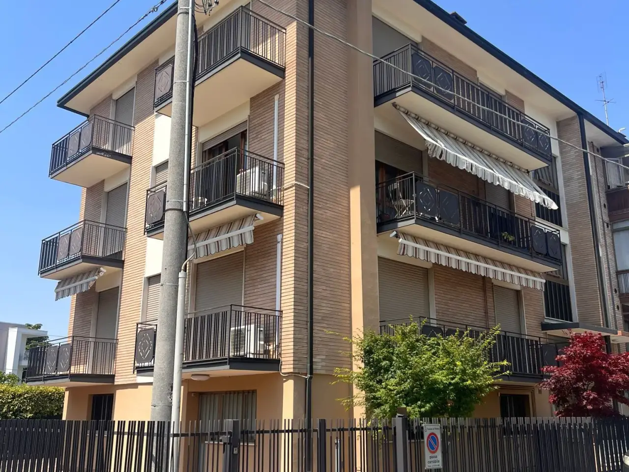 Palazzina commerciale in , Padova, {3} - Foto 1