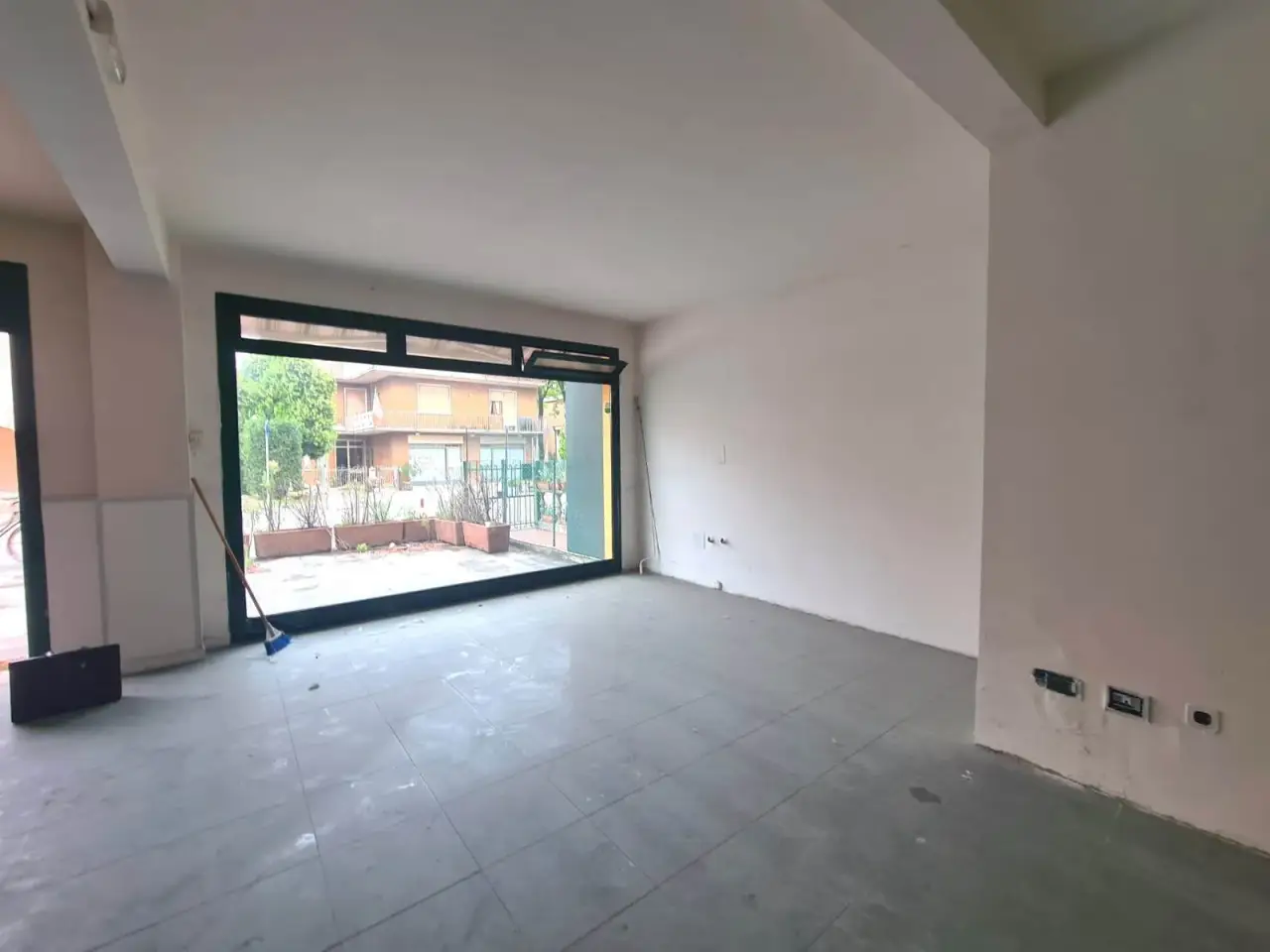 Esercizio commerciale in Via Livenza 3 3 Vigonza, Vigonza, {3} - Foto 1