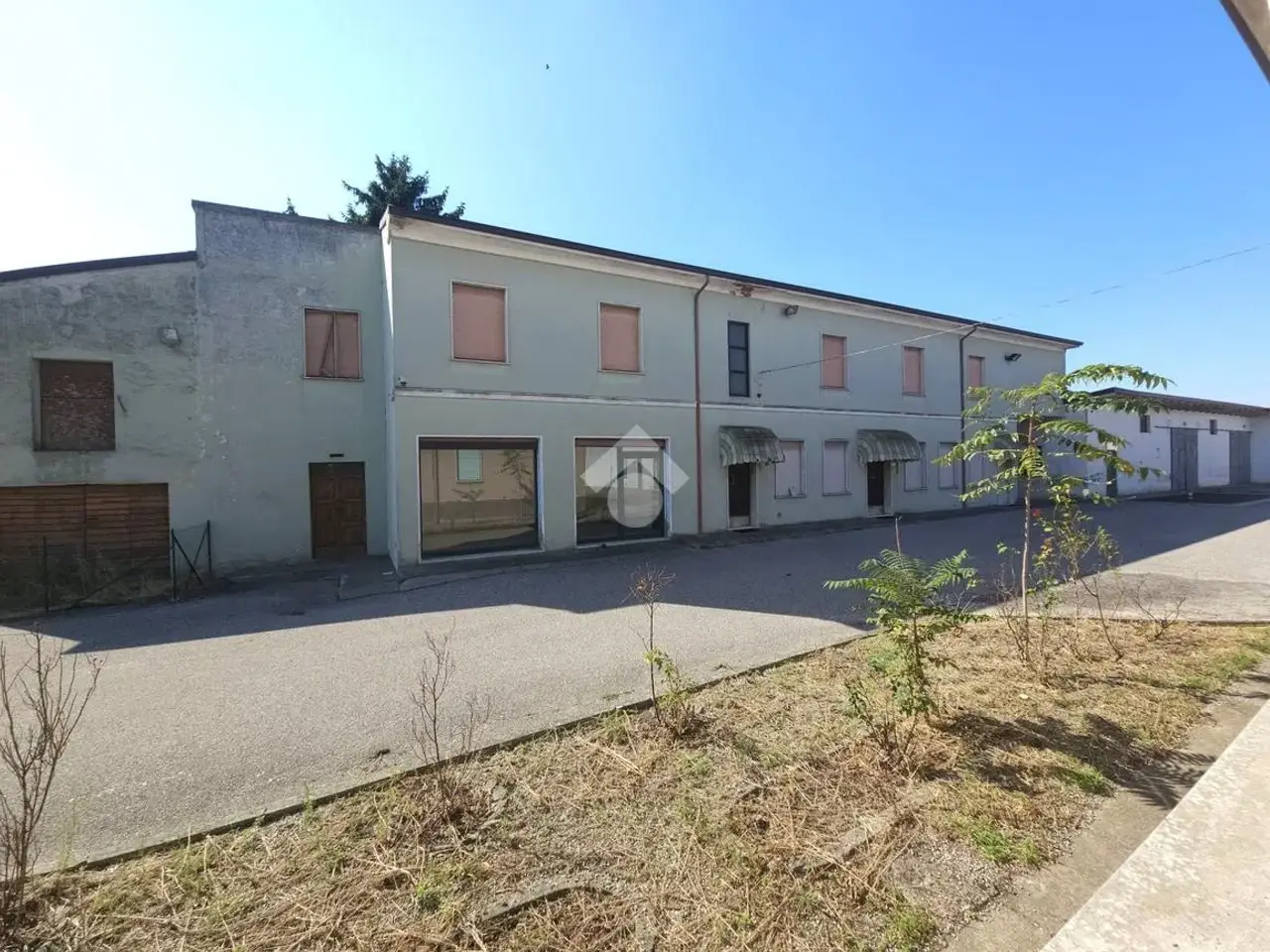 Palazzina commerciale in Via Spinata Valle 5, San Martino Dall'Argine, {3} - Foto 1
