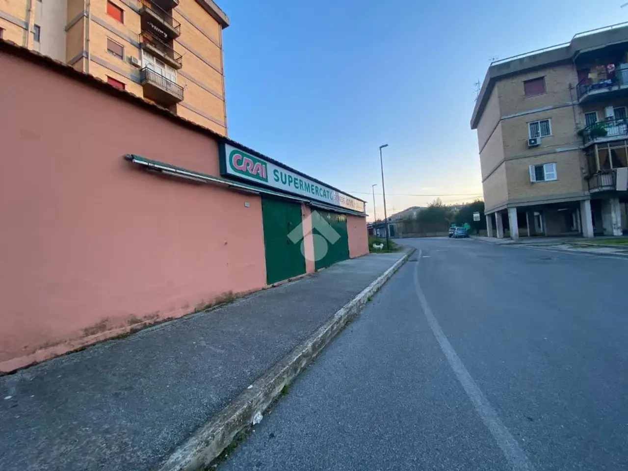 Negozio in Via Marco Aurelio 4, Pozzuoli, {3} - Foto 1