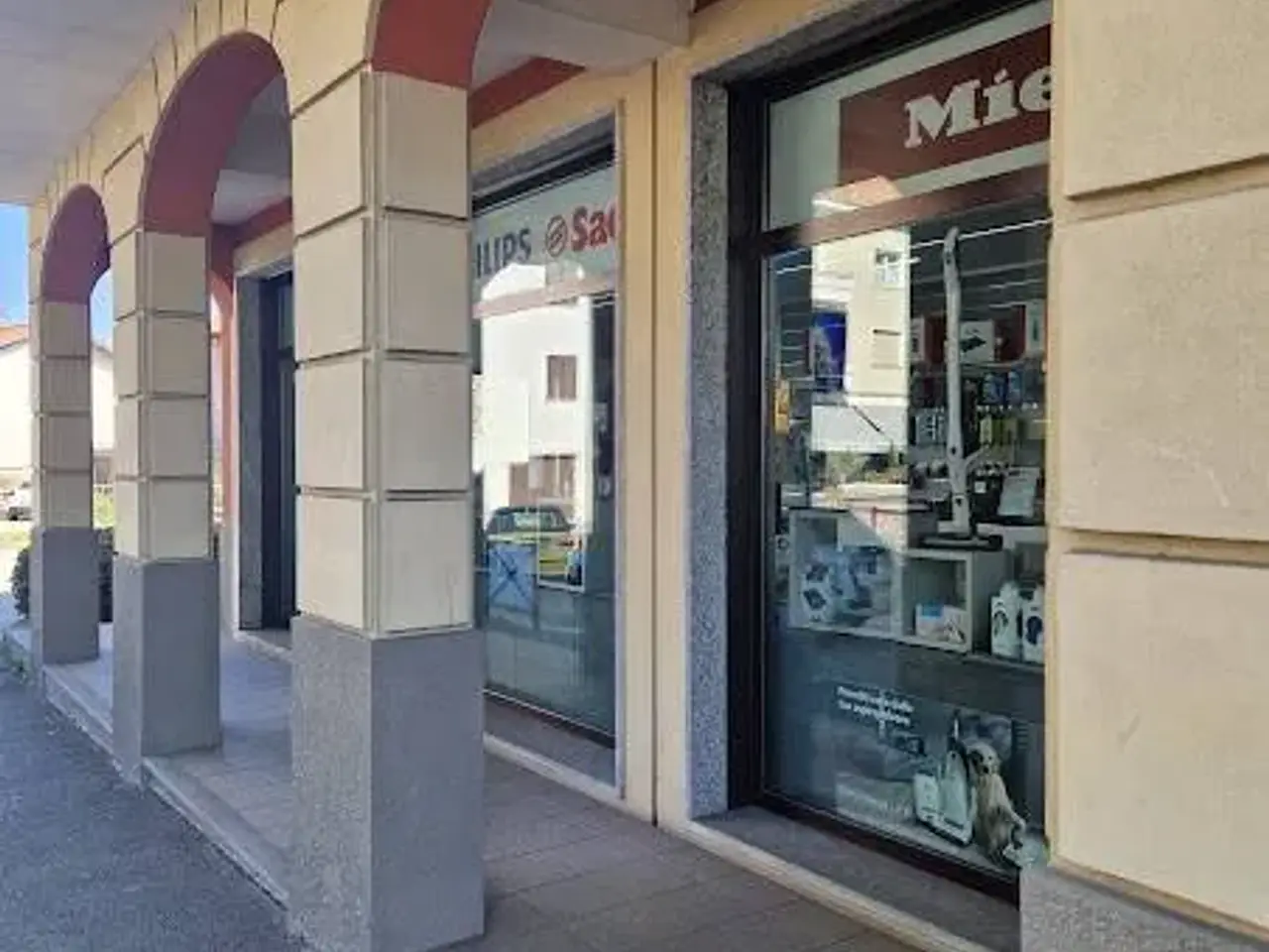 Locale commerciale in Cantone Maridon 1, Ivrea, Ivrea, {3} - Foto 2