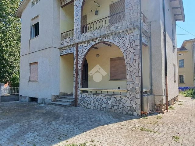 Villa in Viale Dante Alighieri 5, Medesano - Foto 1