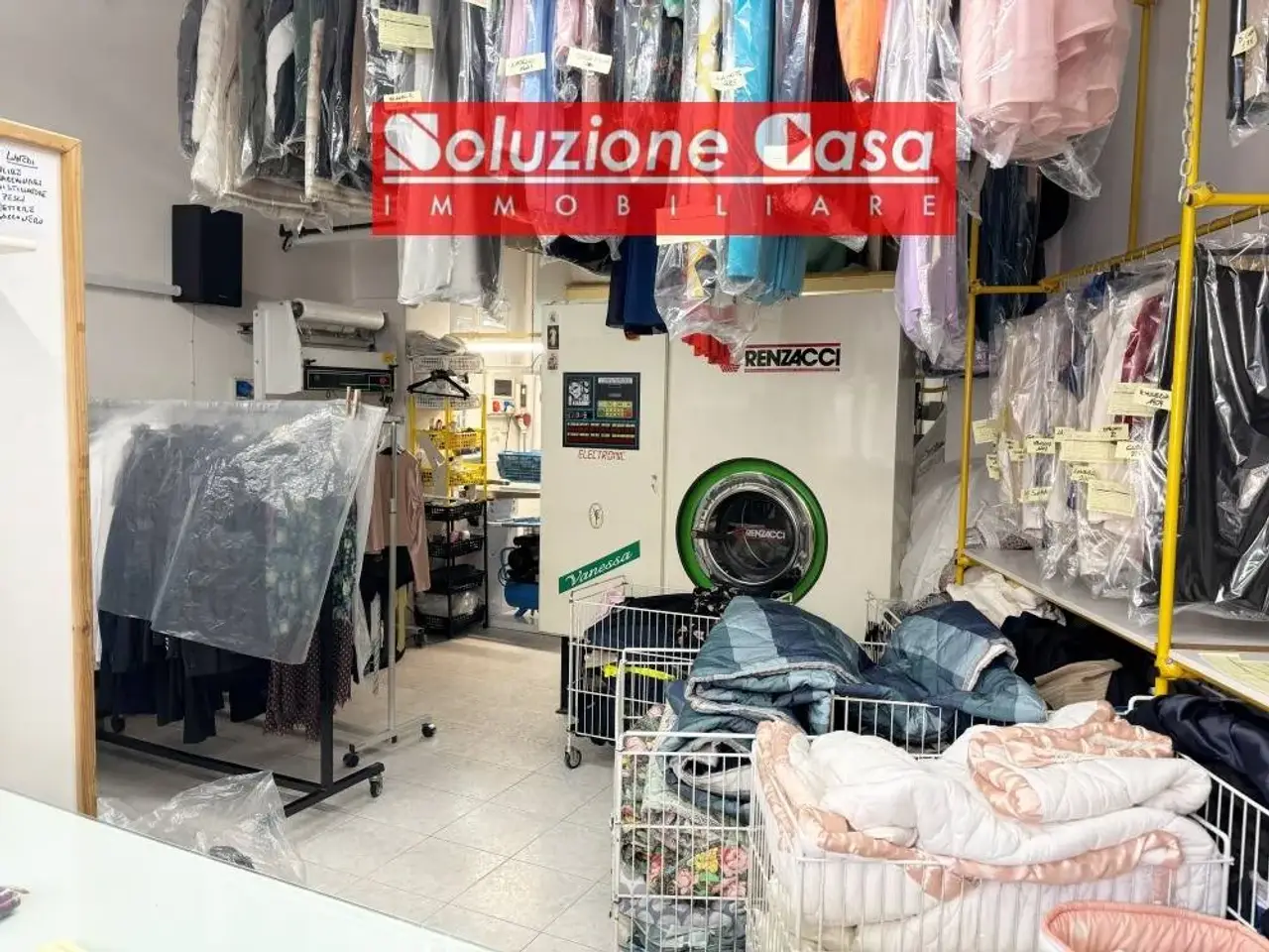 Esercizio commerciale in Via Salvatore di Giacomo, Canosa Di Puglia, {3} - Foto 2