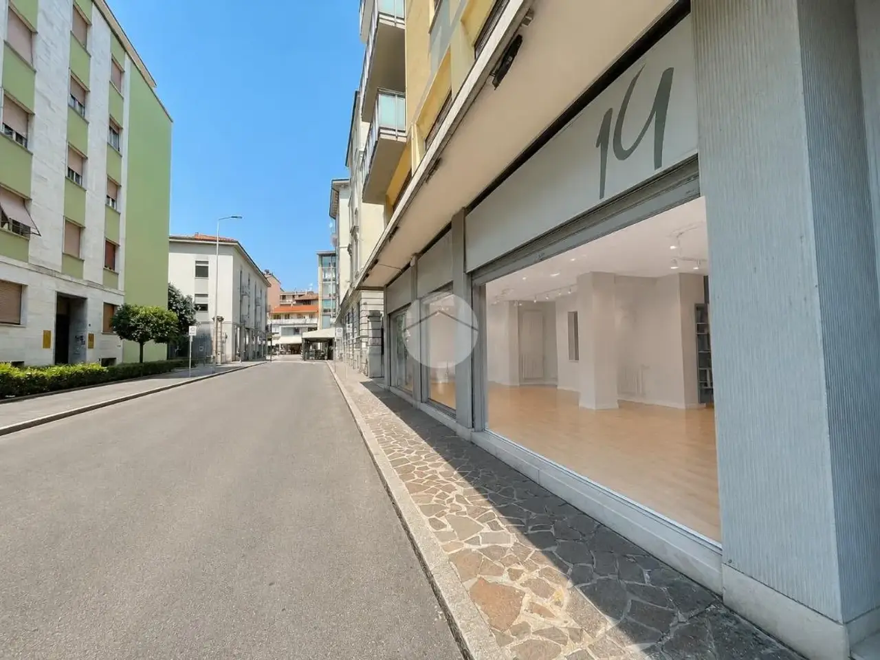 Negozio in Via Antonio Ghislanzoni, Bergamo, {3} - Foto 1