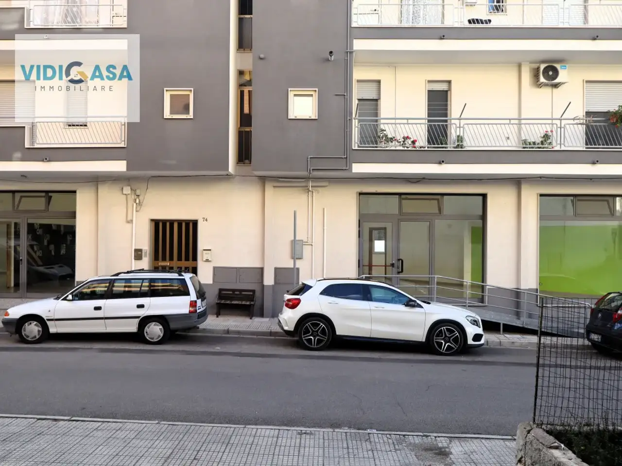 Esercizio commerciale in Via Cavalcanti 72, Montescaglioso, {3} - Foto 2