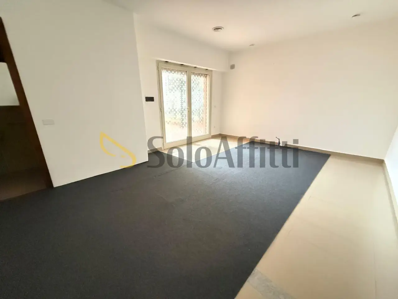 Negozio in Via Renato Iaselli 11, Caserta, {3} - Foto 1