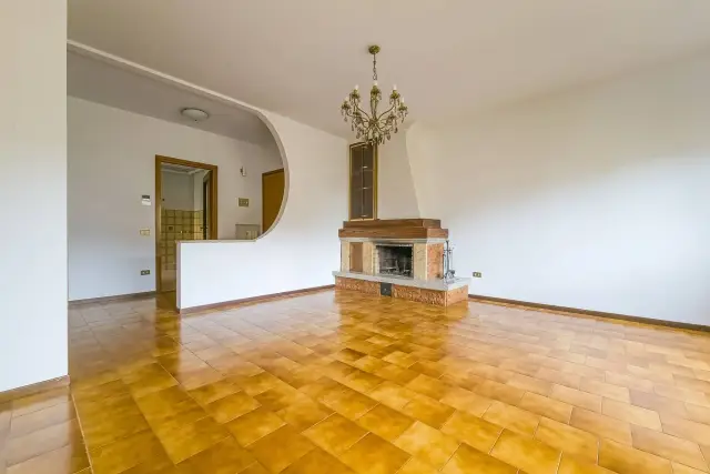 4-room flat in Via Firenze, Calvenzano - Photo 1