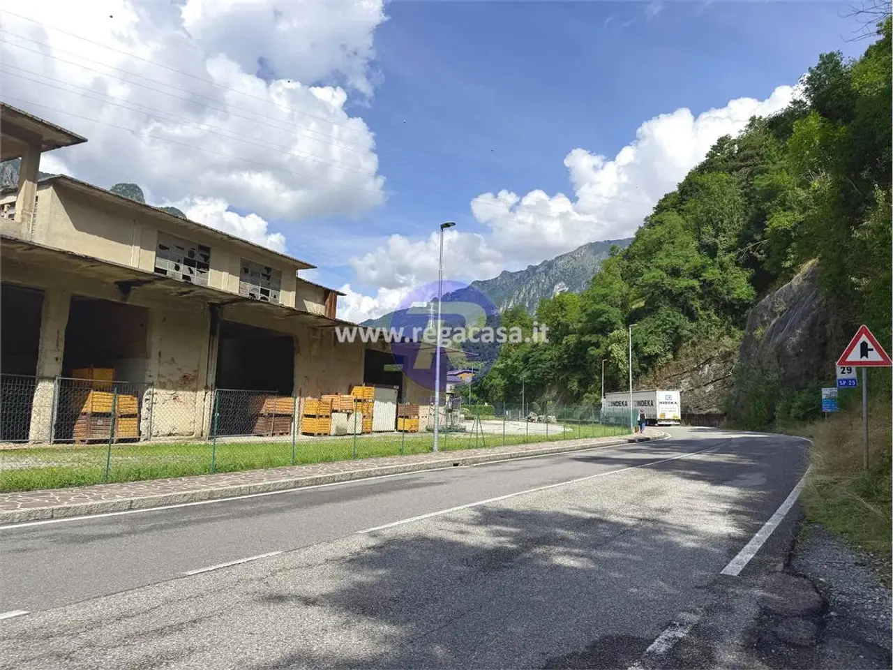 Magazzino in Roncaglia Fuori 20, San Giovanni Bianco (Bg), San Giovanni Bianco, {3} - Foto 2