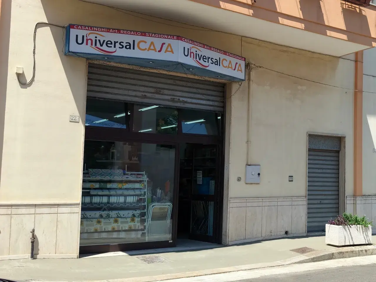 Negozio in Via Piave, Matino, {3} - Foto 1