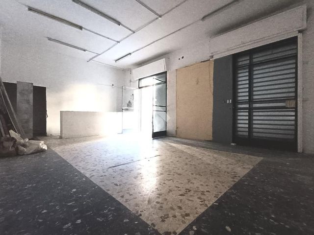 Magazzino in Via Monte Nero 28, Napoli - Foto 1