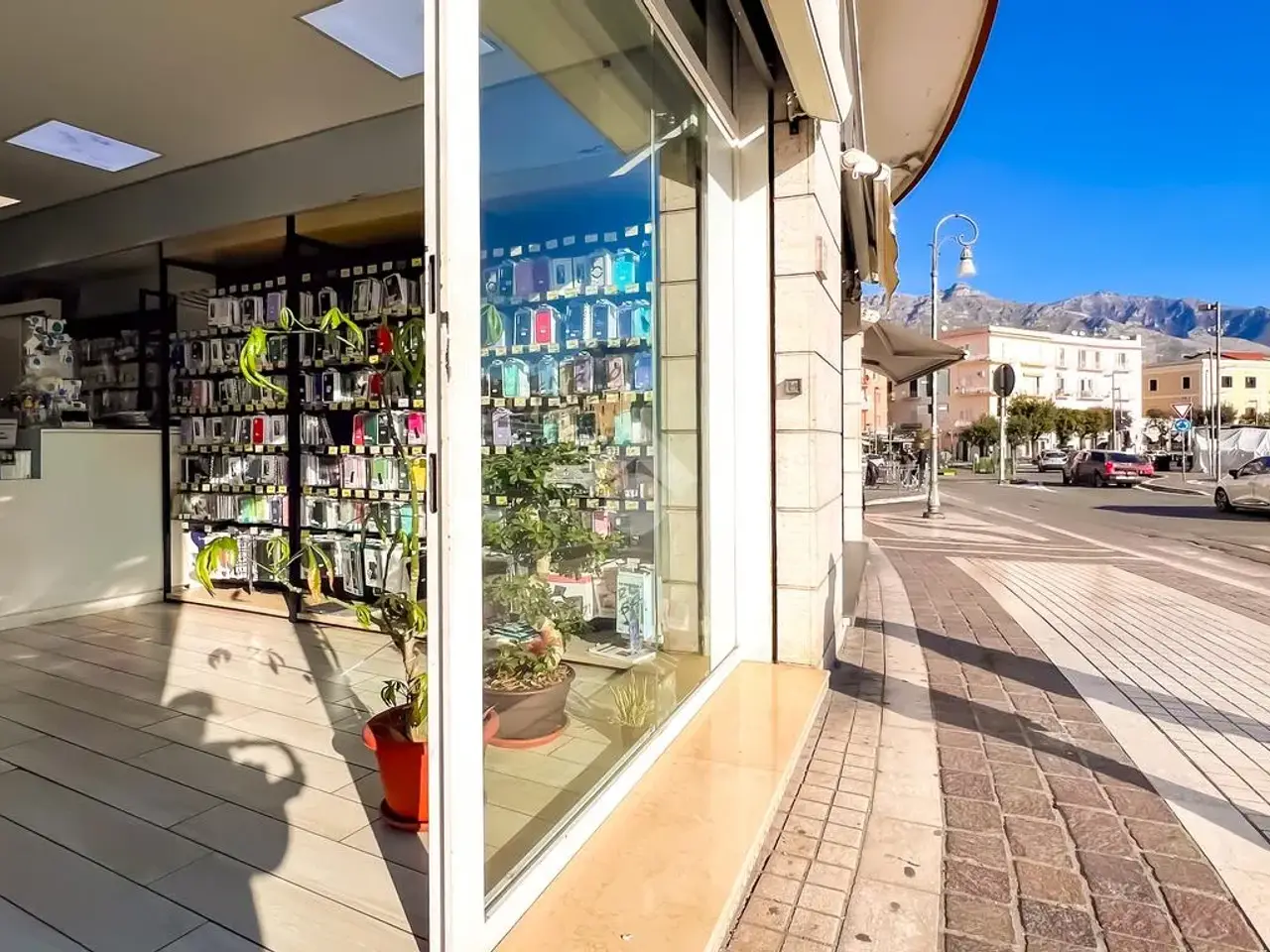 Negozio in Via Vitruvio 22, Formia, {3} - Foto 2