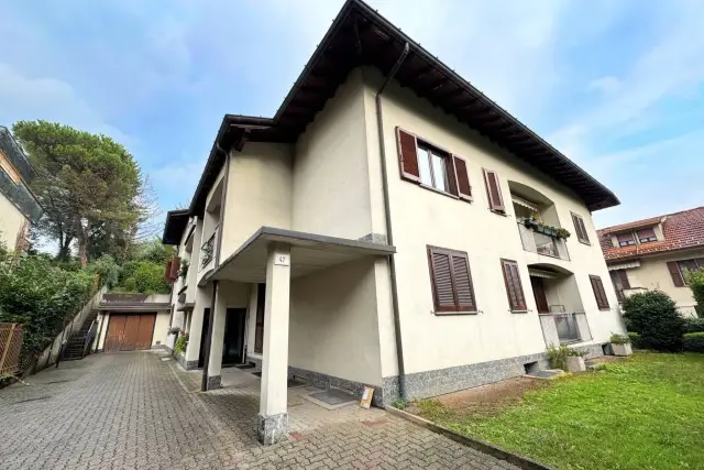 2-room flat in Via Carlo Goldoni 49, Varese - Photo 1