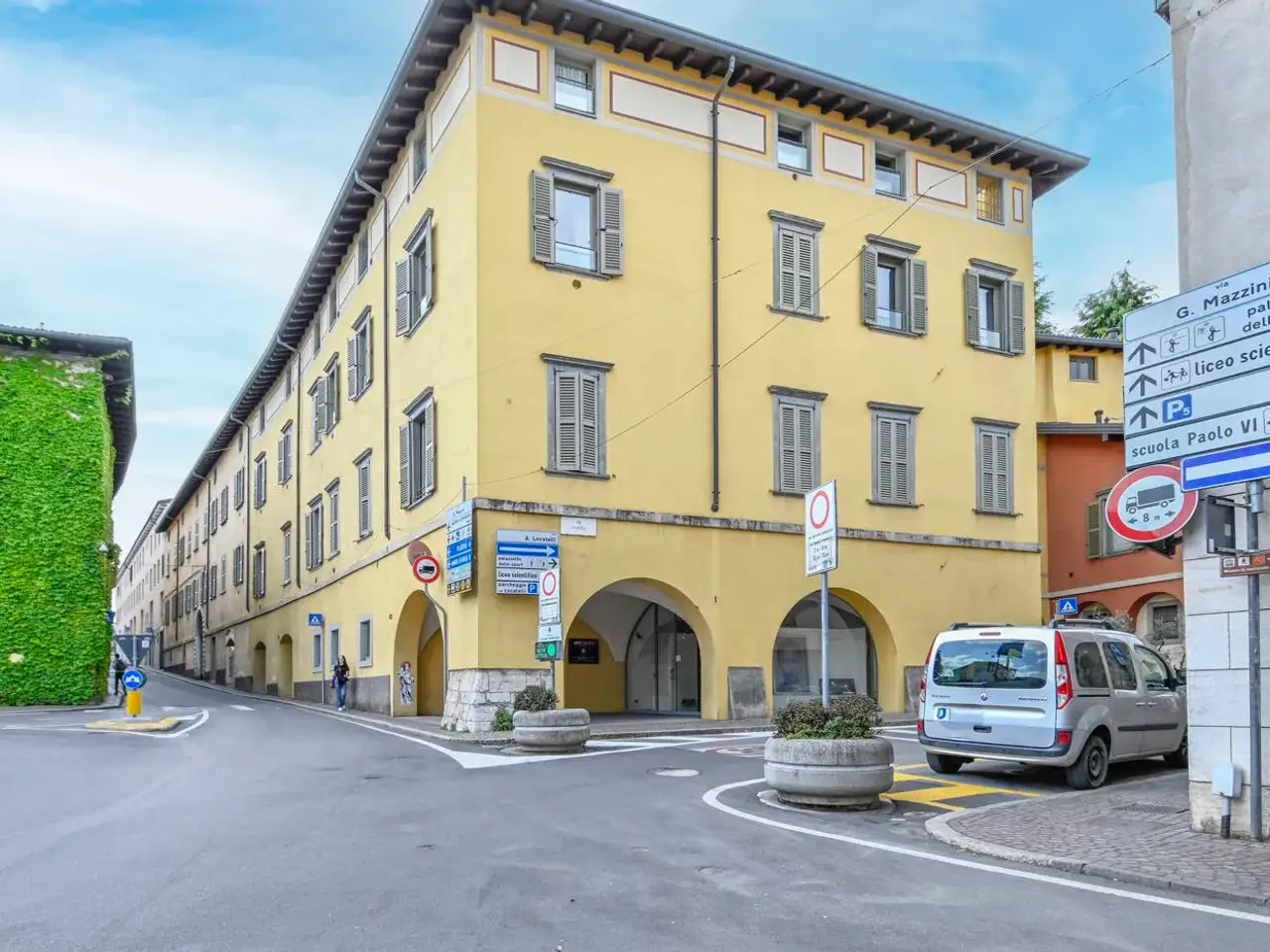 Ufficio in Via Giuseppe Mazzini 7, Alzano Lombardo, {3} - Foto 1