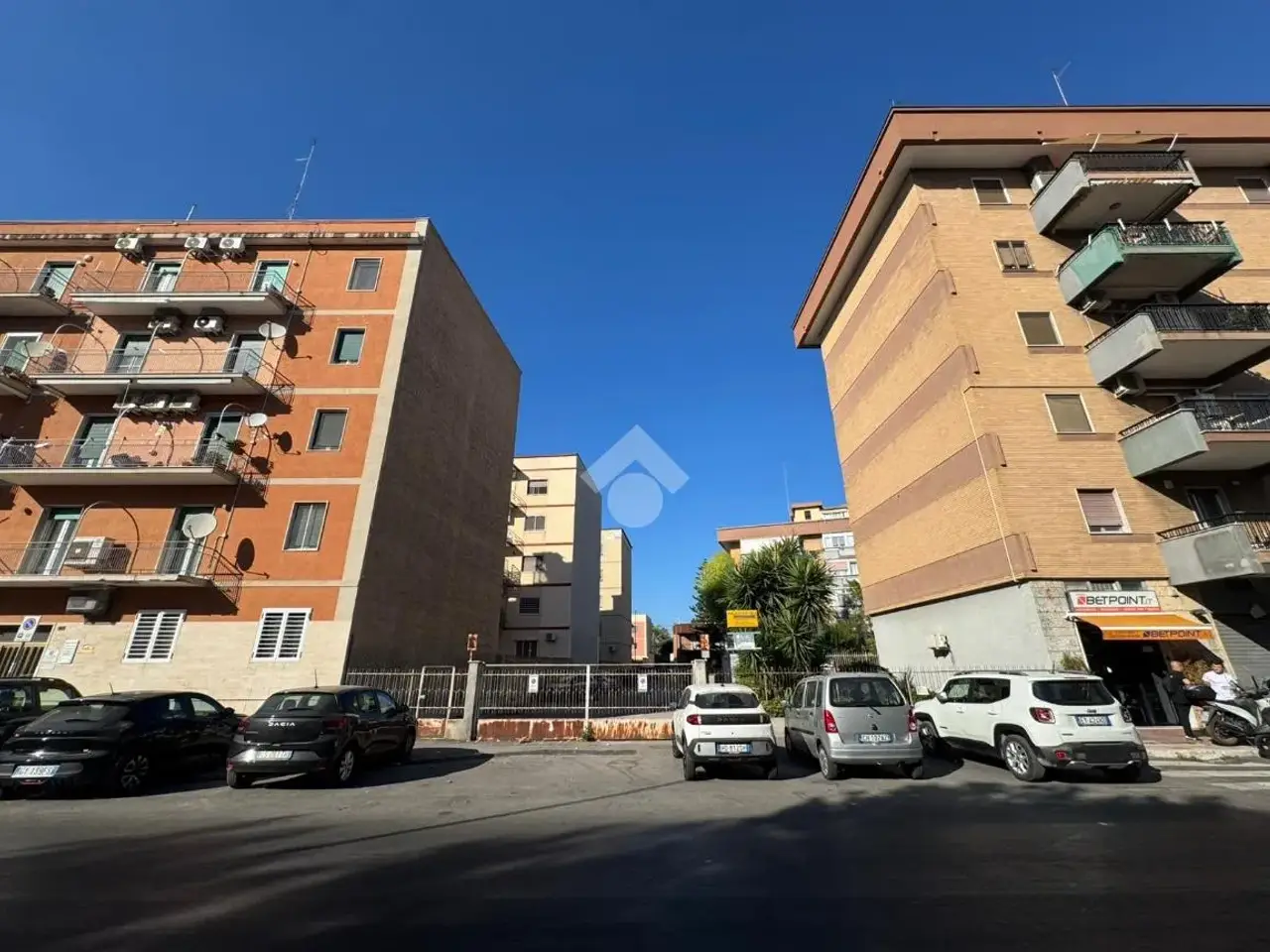Magazzino in Viale Japigia 166, Bari, {3} - Foto 1