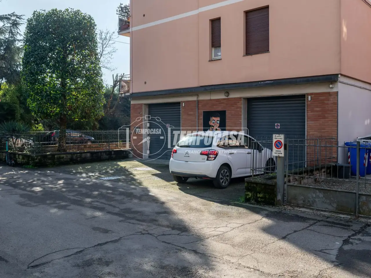 Negozio in Via Oradour, Reggio nell'Emilia, {3} - Foto 1