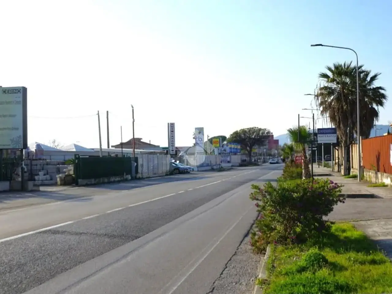 Negozio in Viale Giuseppe Verdi, Montecorvino Pugliano, {3} - Foto 1