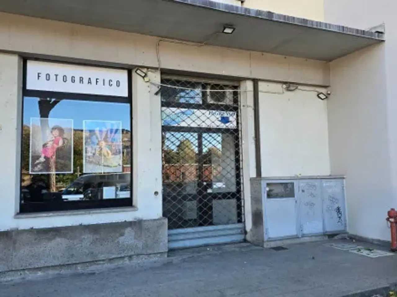 Negozio in Viale Francesco Baracca 14, Viterbo, {3} - Foto 1