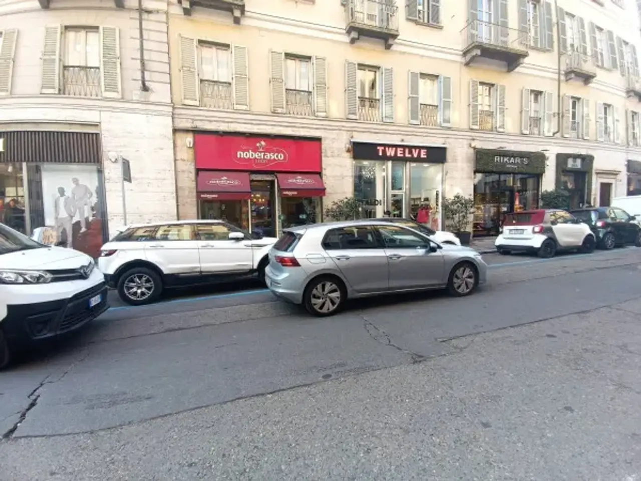 Negozio in Via Antonio Gramsci 12, Torino, {3} - Foto 1