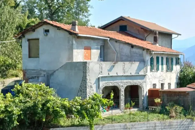 Detached house in Via Martiri del Turchino 10, Busalla - Photo 1