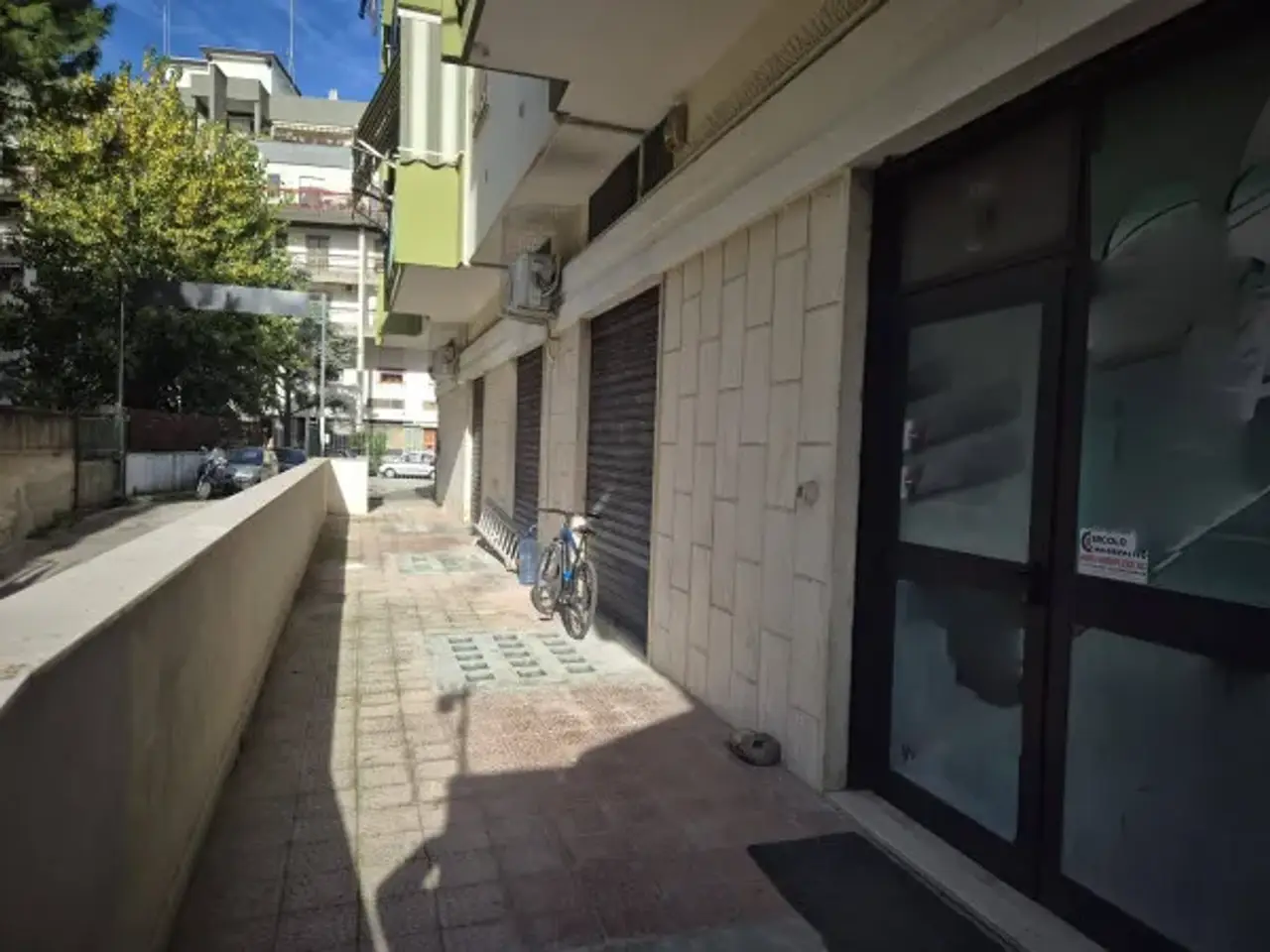 Negozio in Via Avvocato Enrico De Nicola, Trani, {3} - Foto 2