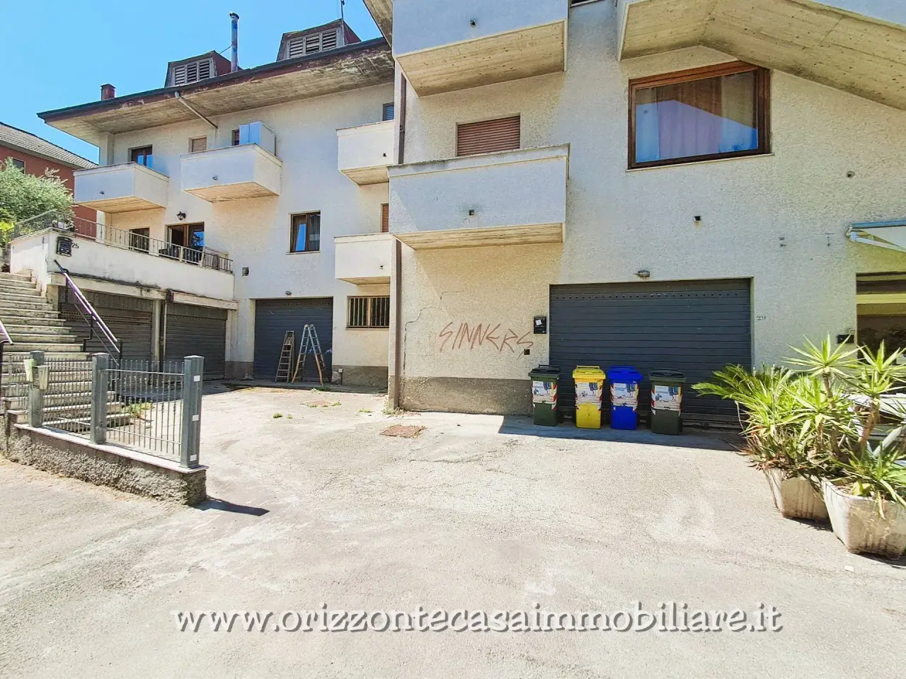 Negozio in , Folignano, {3} - Foto 1
