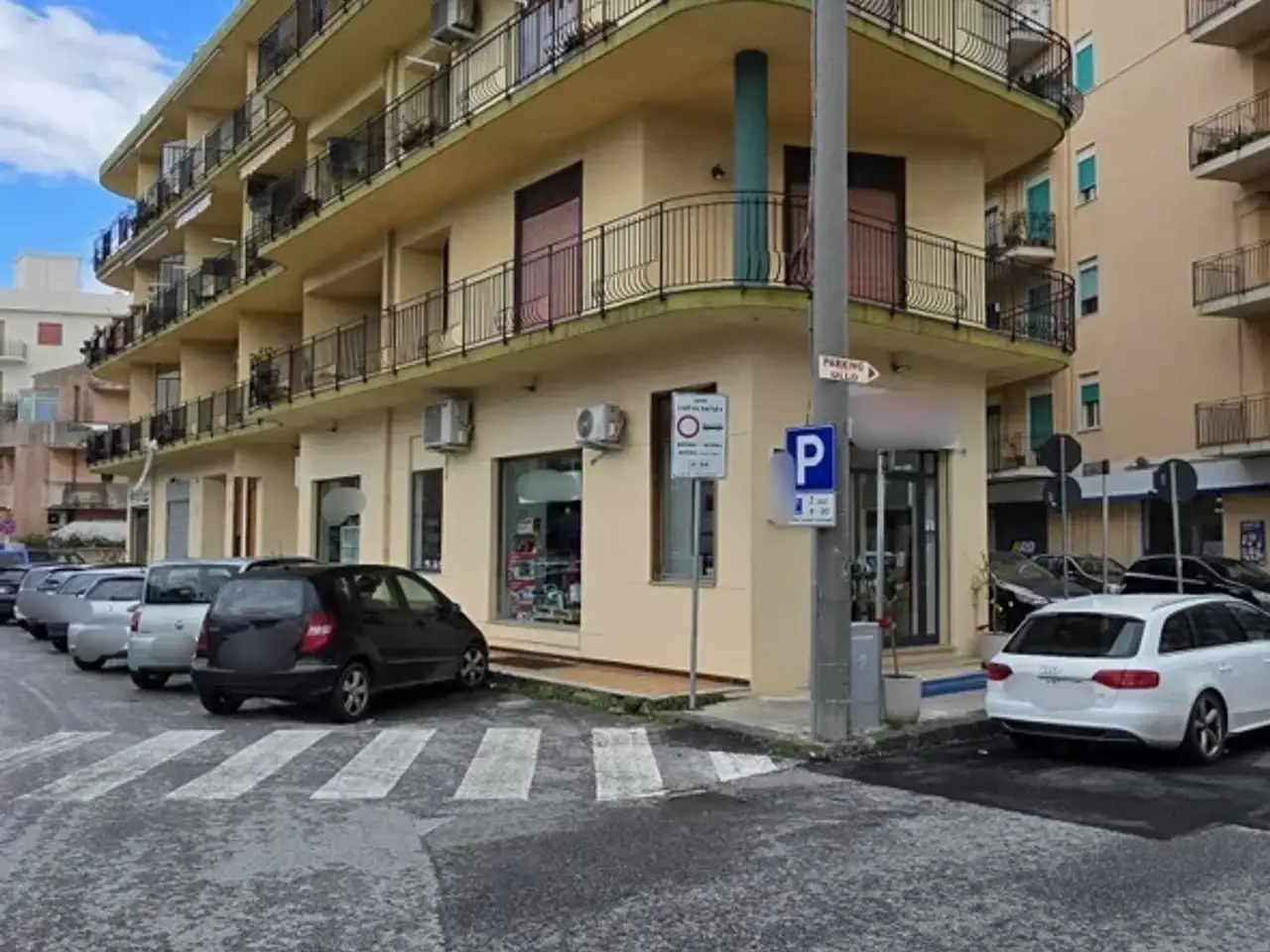 Negozio in Via Tenente Rosario Siro Brigiano 70, Milazzo, {3} - Foto 2
