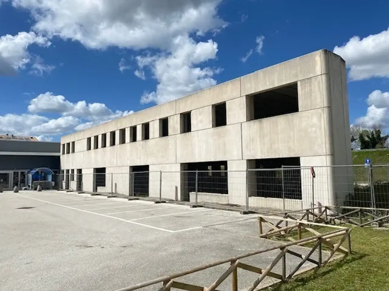 Palazzina commerciale in San Giovanni di Baiano, Spoleto, {3} - Foto 2