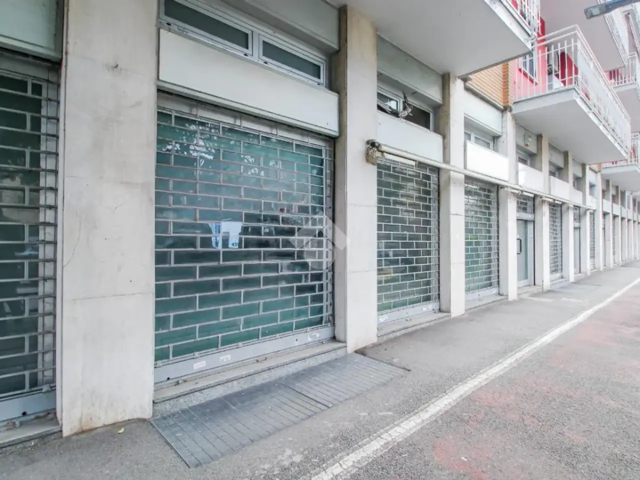 Negozio in Piazza Piemonte 5, Melegnano, {3} - Foto 1