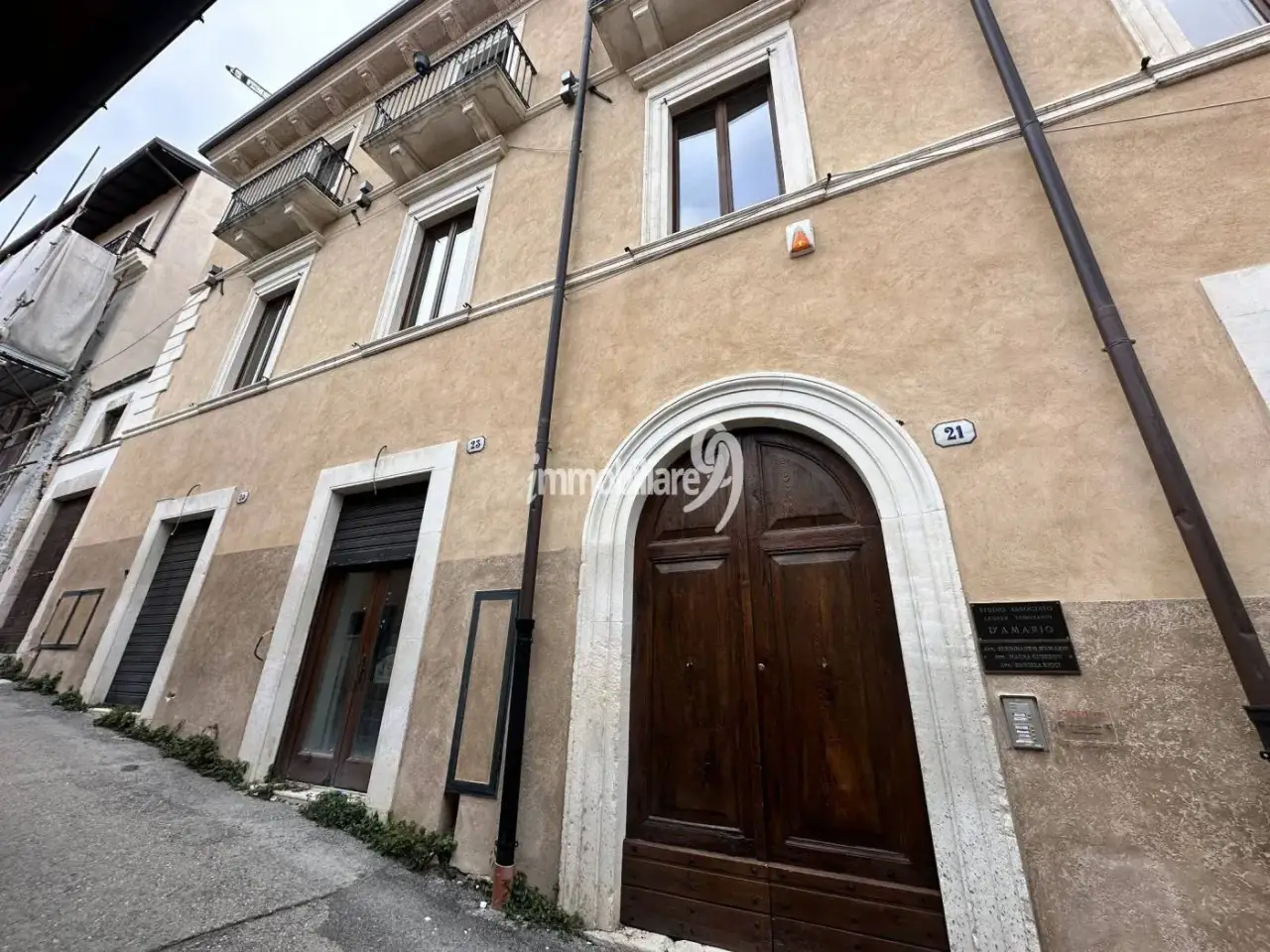 Locale commerciale in Via Giuseppe Verdi, L'Aquila, {3} - Foto 1