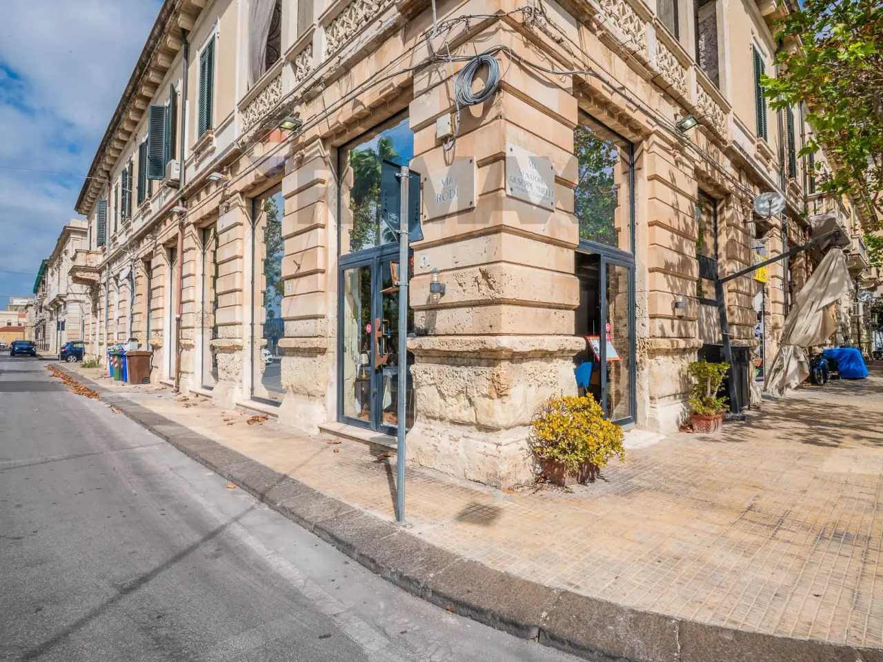 Esercizio commerciale in Via Rodi 1, Siracusa, {3} - Foto 1