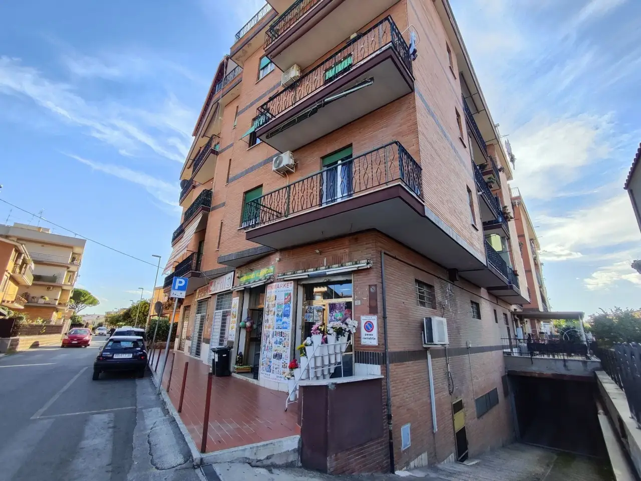 Parcheggio chiuso in Via Giuseppe Garibaldi  60, Guidonia Montecelio, {3} - Foto 1