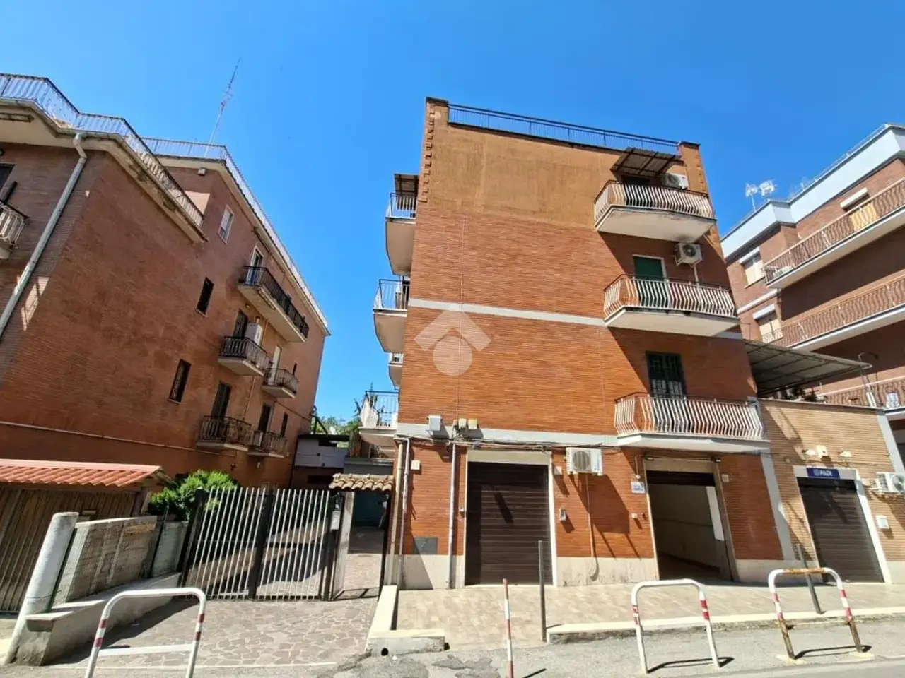 Negozio in Vicolo degli Orti della Magliana 19, Roma, {3} - Foto 1