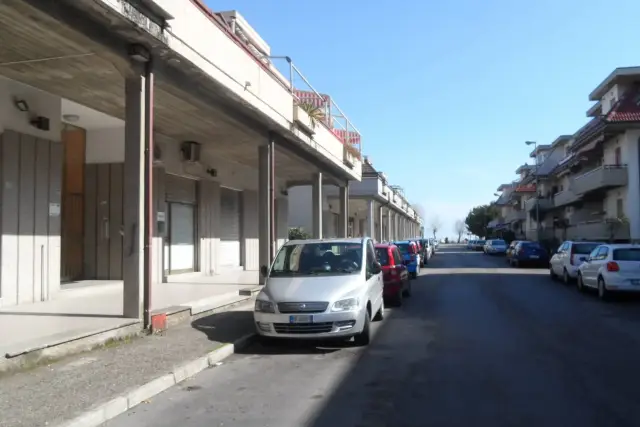 Negozio in Via delle Lancette 23-25, Martinsicuro - Foto 1