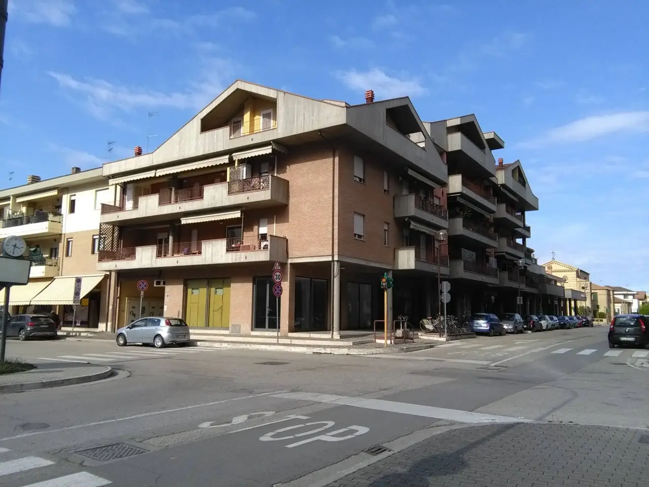 Negozio in Via Nievo, Giulianova, {3} - Foto 1