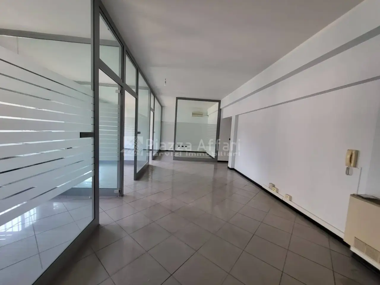 Ufficio in Via Guido Riccio Fogliani 2, Reggio nell'Emilia, {3} - Foto 2