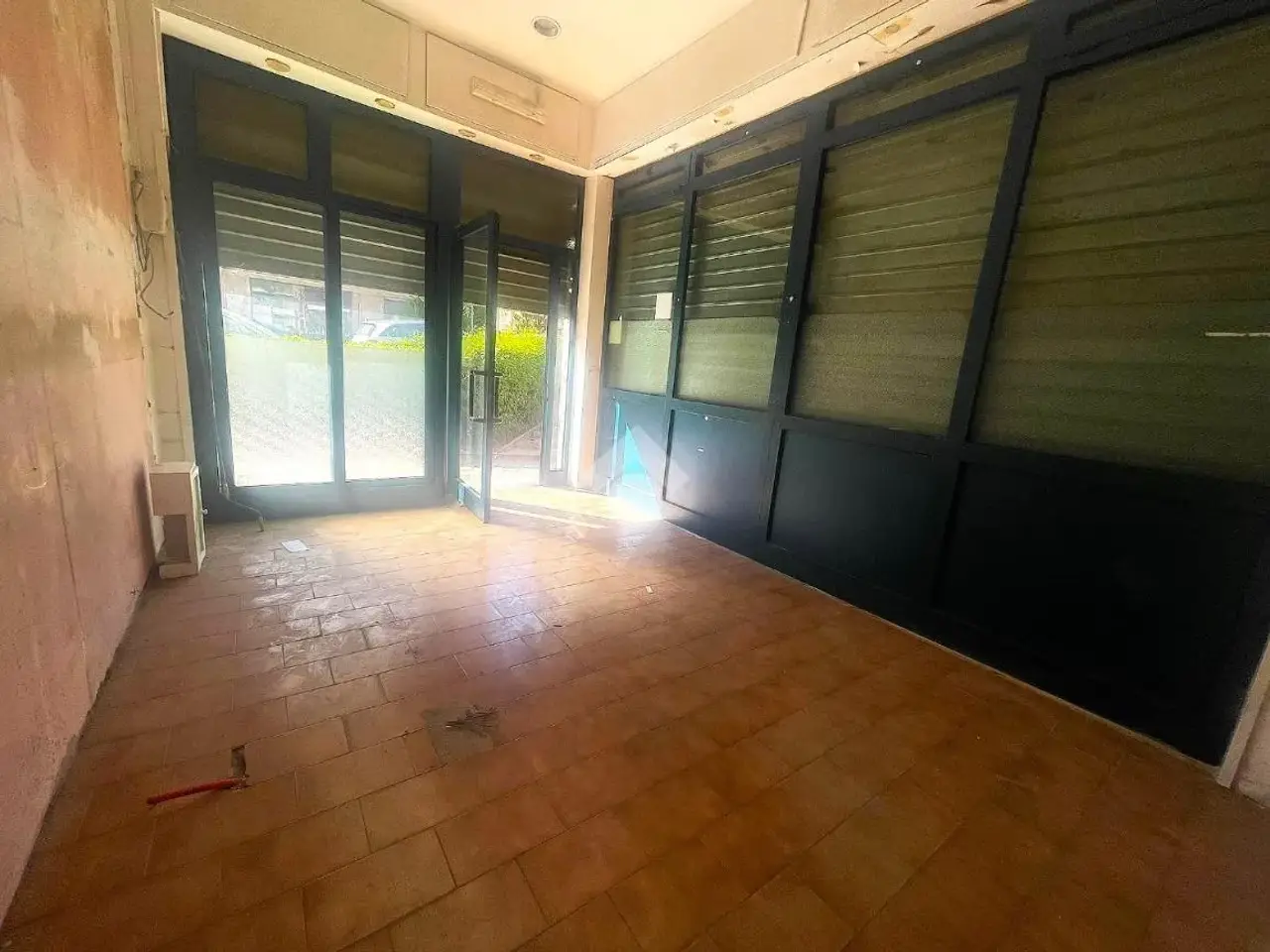 Negozio in Via Carlo Lorenzini 49, Roma, {3} - Foto 1