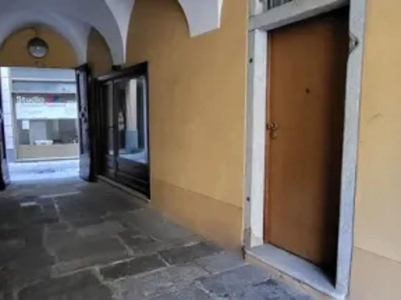 Negozio in Via Don Giuseppe Majo 12, Varallo, {3} - Foto 2