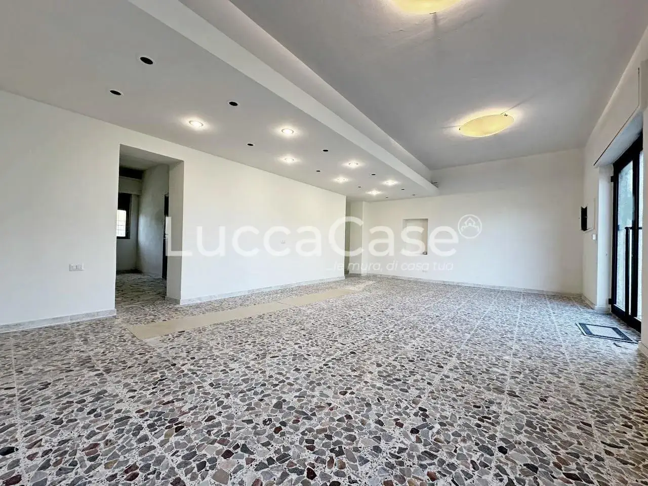 Locale commerciale in , Capannori, {3} - Foto 1