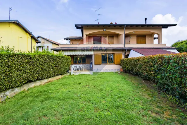 Villa in Via Miramonti 45, Usmate Velate - Foto 1