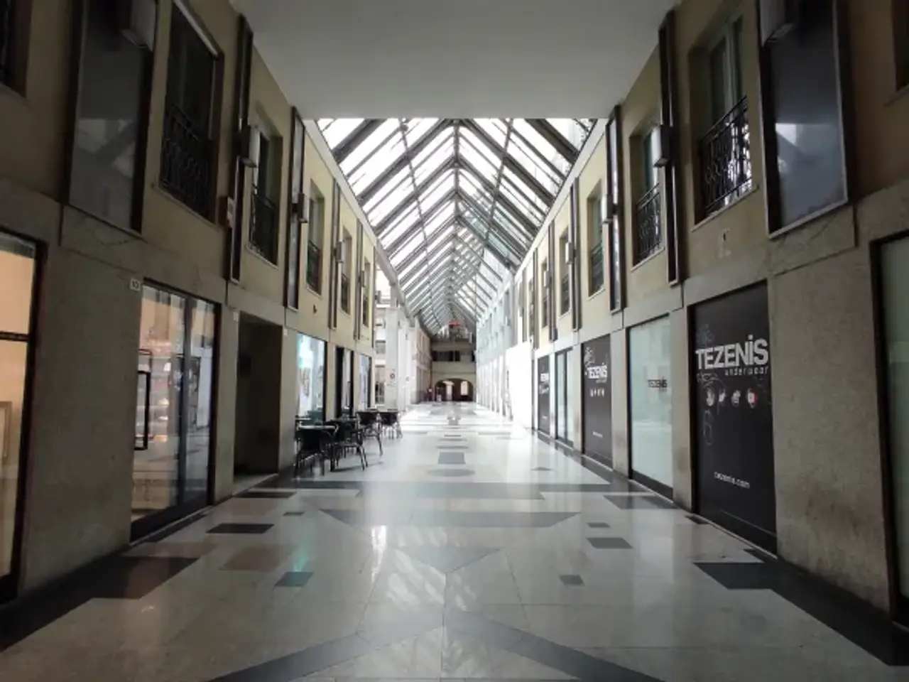 Esercizio commerciale in Novara, Piemonte, 28100, Italia, Novara, {3} - Foto 1