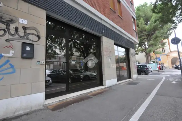 Geschäft in Via Carlo Alberto Pizzardi 2, Bologna - Foto 1