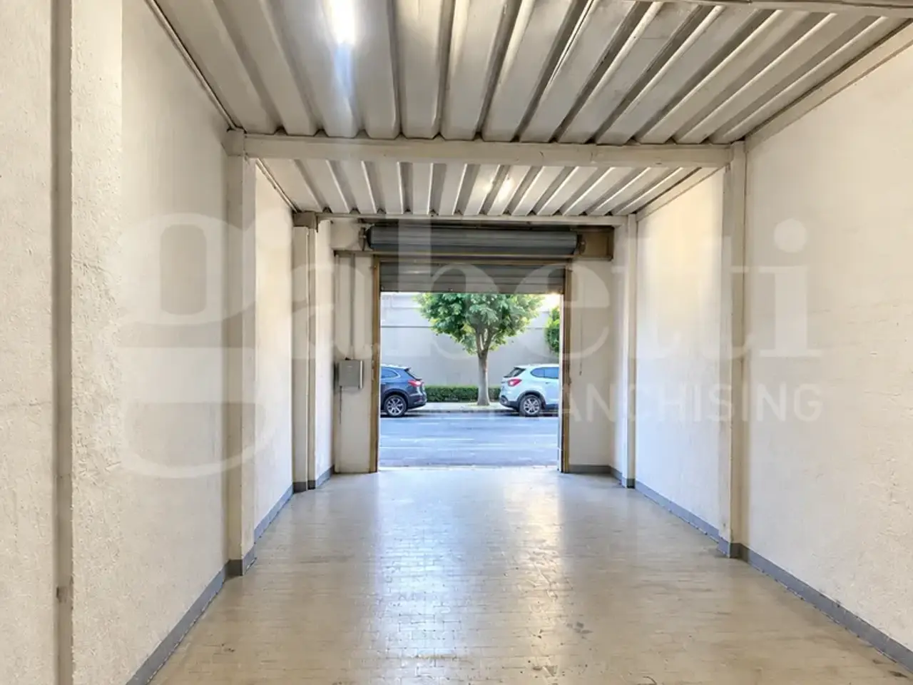 Capannone in Via Emilia Ovest 370 , Modena, {3} - Foto 1