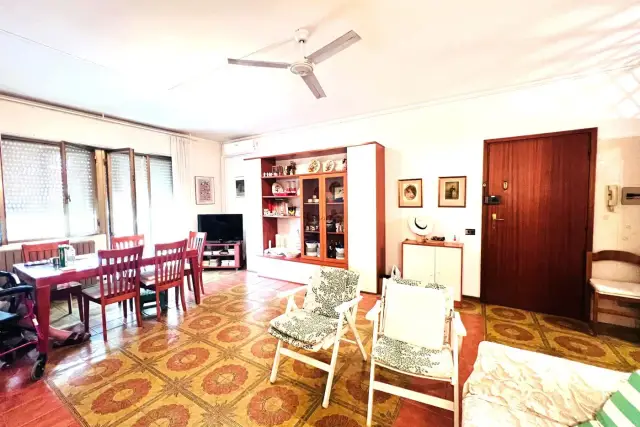 4-room flat in Via Pinete 1, Massa - Photo 1