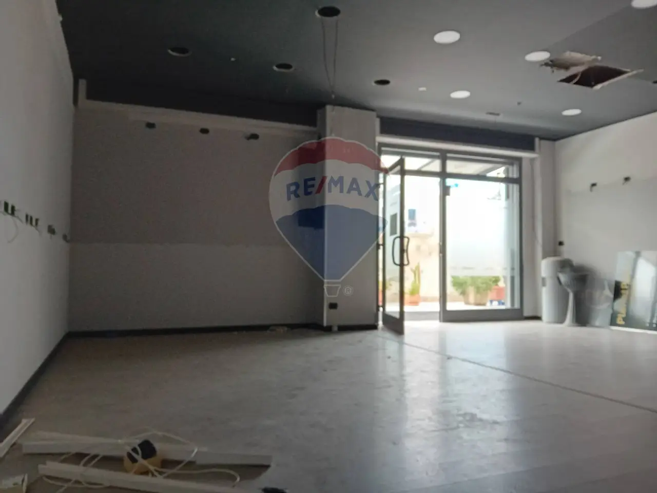 Negozio in Via Grotta della Regina 27, Bari, {3} - Foto 2