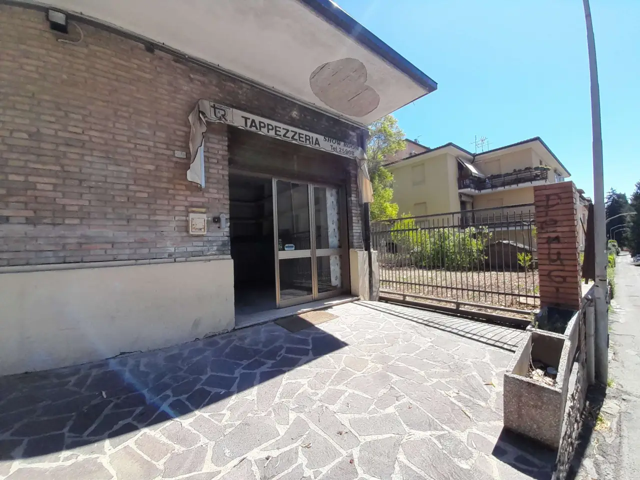 Palazzina commerciale in Via Massari  2, Perugia, {3} - Foto 1