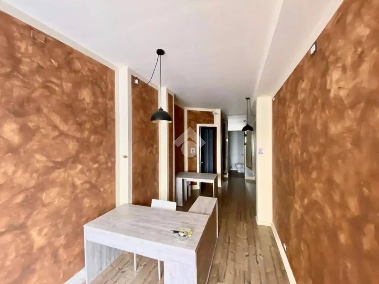 Negozio in Via Orazio Marinali 147, Bassano Del Grappa, {3} - Foto 1