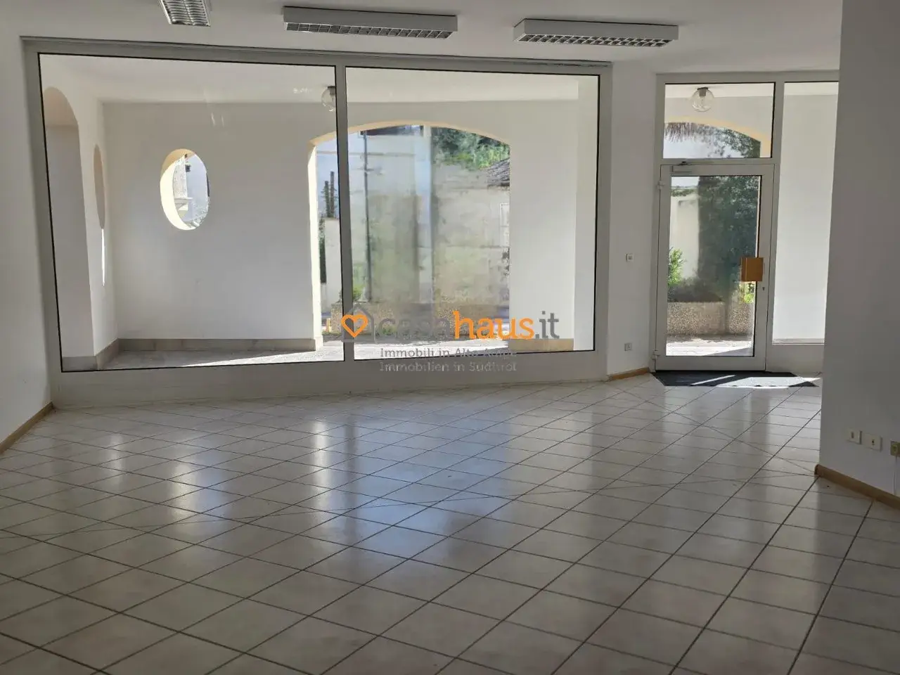 Negozio in , Ora, {3} - Foto 1