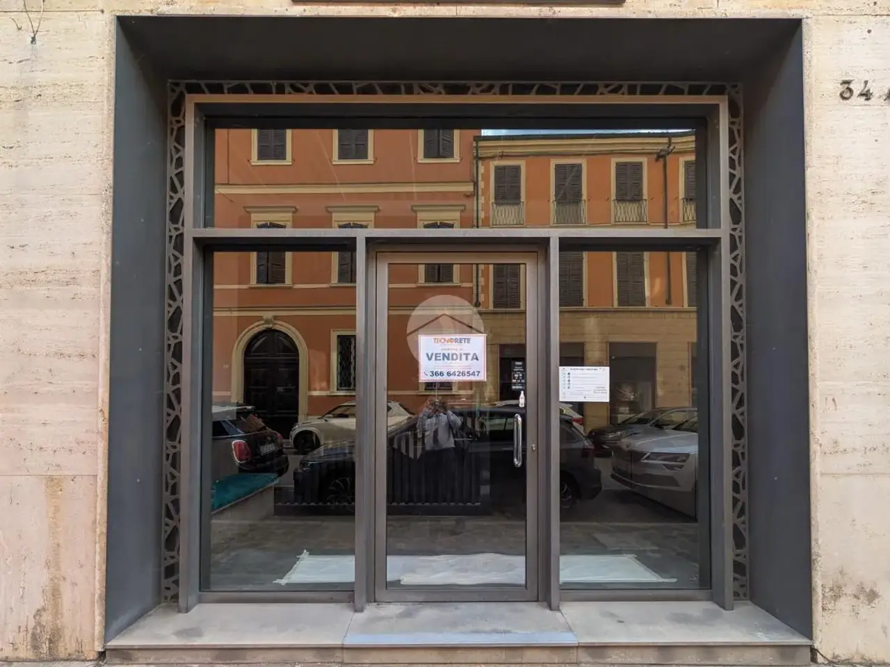 Negozio in Via Pietro Fortunato Calvi 34, Mantova, {3} - Foto 1