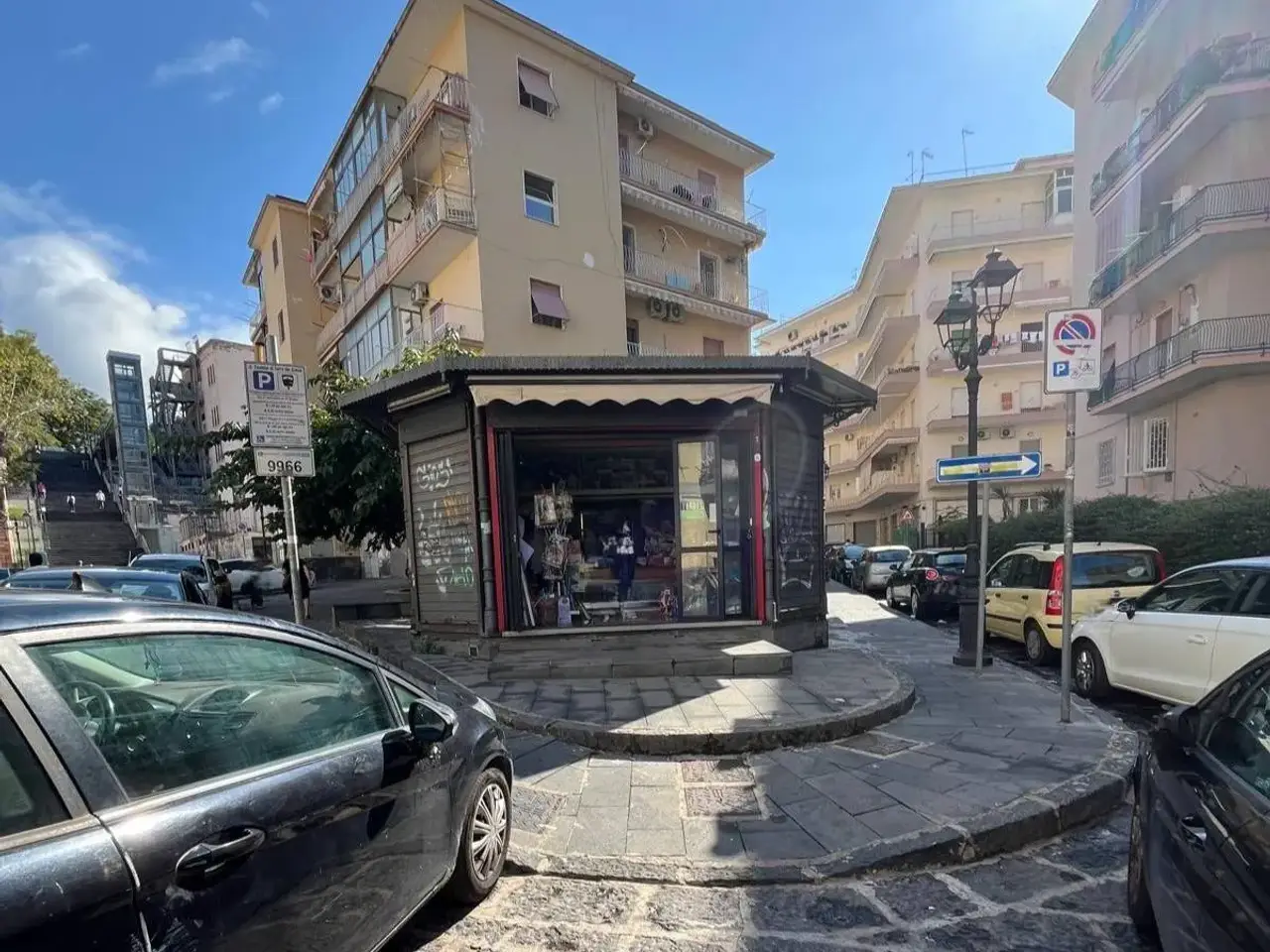 Negozio in Piazzale Cesare Battisti, Torre Del Greco, {3} - Foto 2